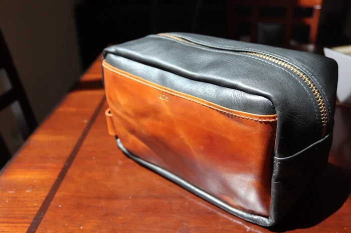 Two-tone leather dopp kit