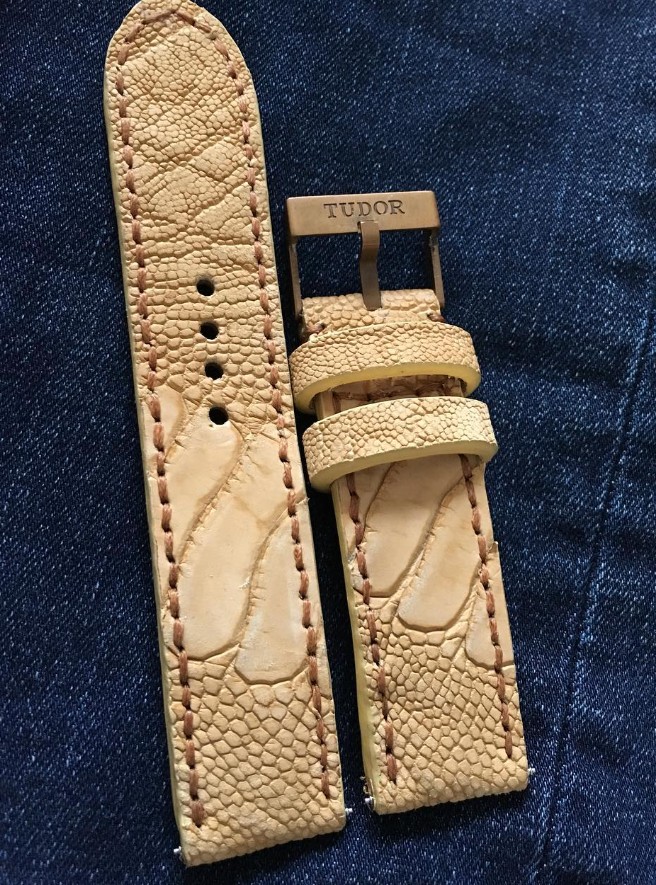 Ostrich leg leather piece
